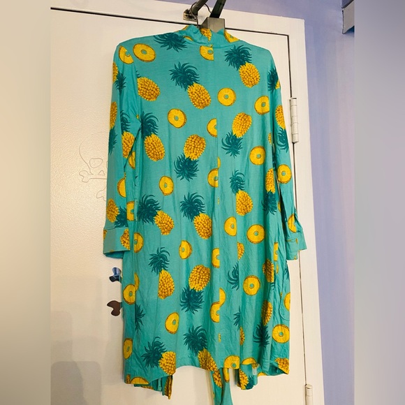 Delicious pineapple robe from Joe Fresh 🍍 - Picture 2 of 3